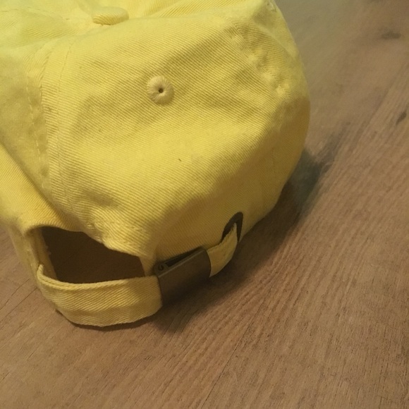 Yellow hat - Picture 2 of 3